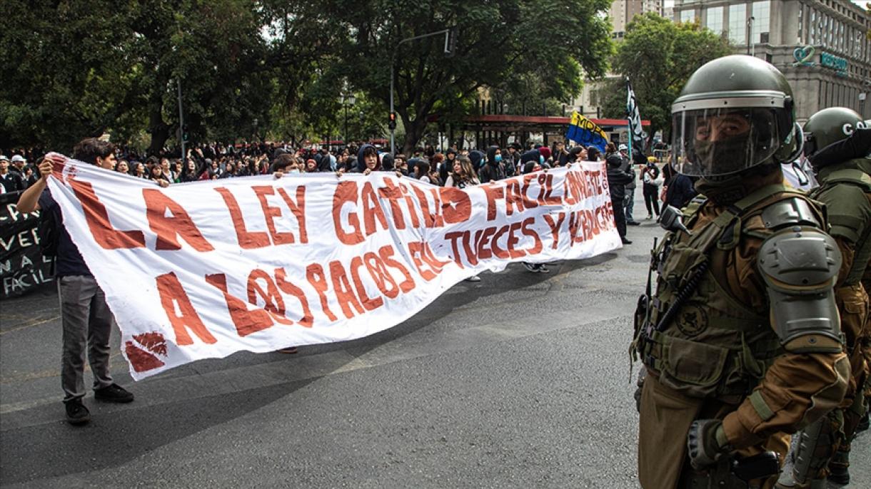Enfrentamientos entre estudiantes y la Policía por la nueva ley de seguridad del Gobierno de Chile
