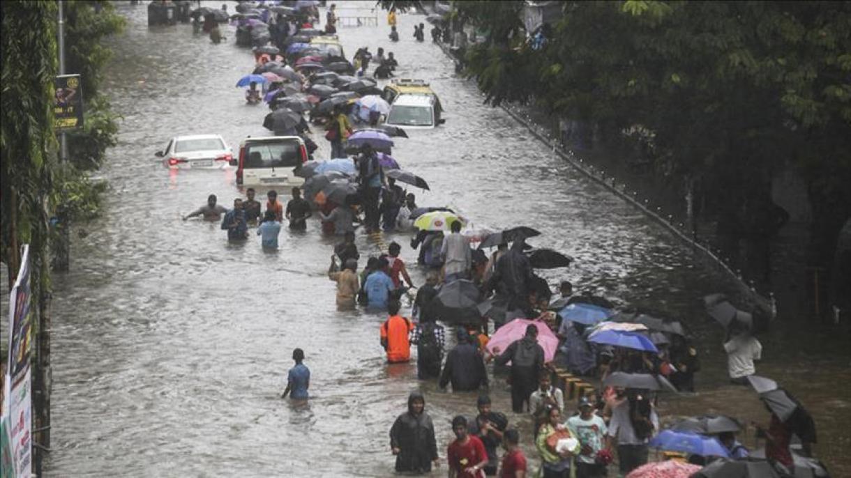 Índia: número de mortes devido às inundações sobe para 445