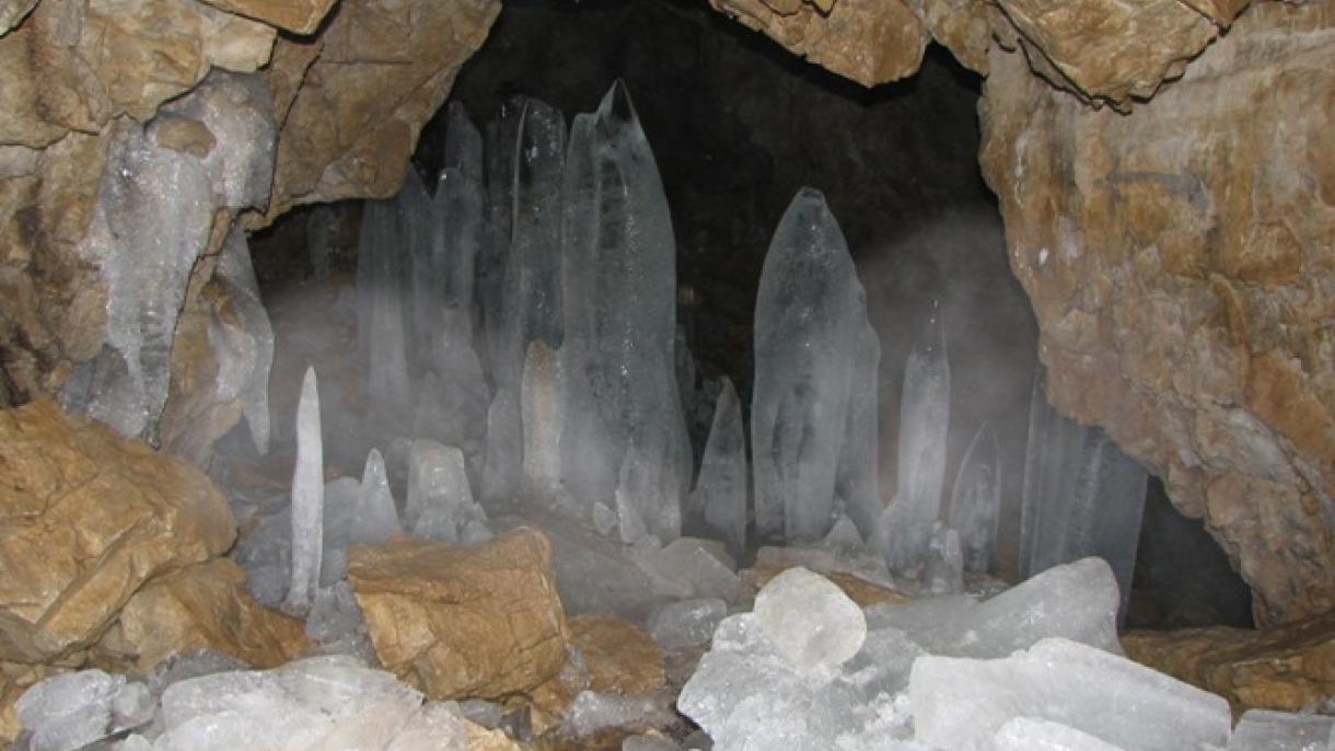 غارها، ذخیره گاه های آب و یخ