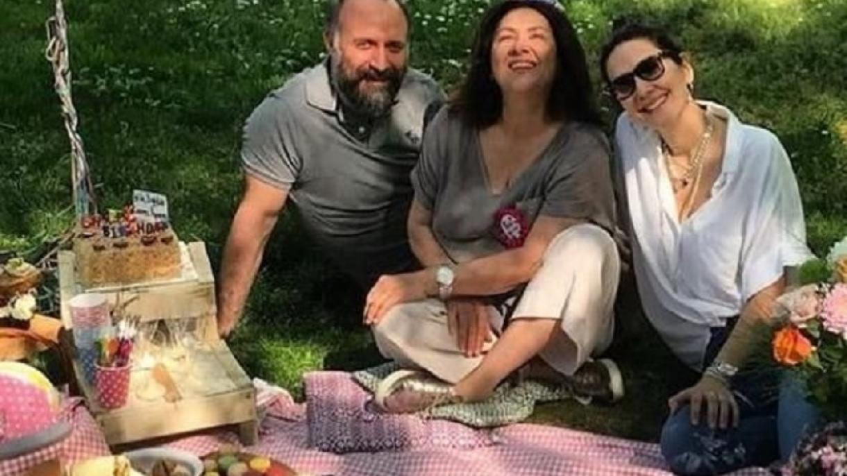 Halit Ergenç y Bergüzar Korel organizan un picnic de cumpleaños