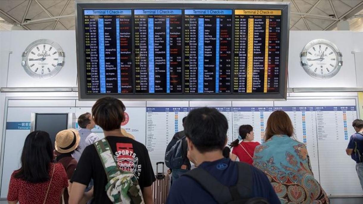 香港举行大罢工200多个航班被取消