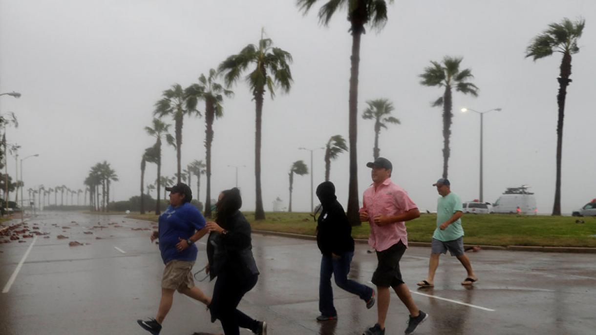 SAD: Zbog uragana Harvey bez struje ostalo skoro 300.000 domaćinstava