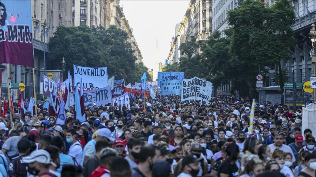 تظاهرات مردم آرژانتین برای افزایش استخدام و مزایای اجتماعی