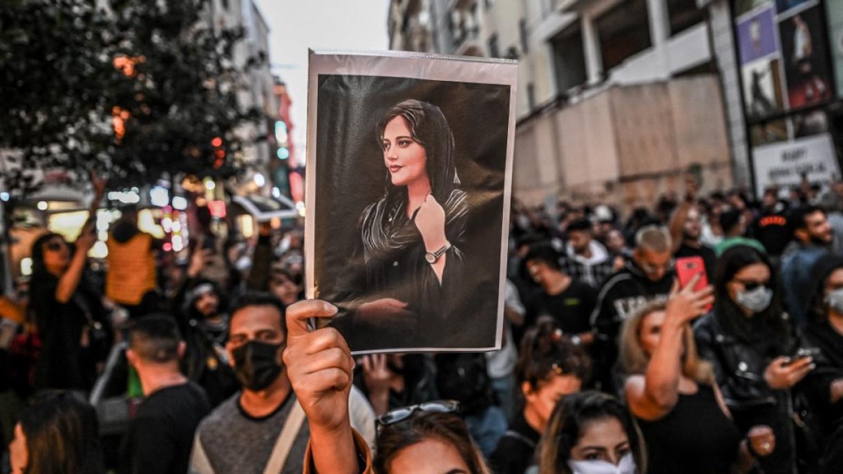 Manifestaciones en Irán tras la muerte bajo custodia policial de la joven Mahsa Amini