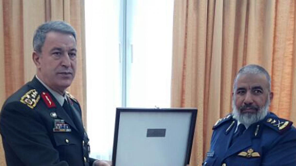 General Akar, Qatar Bosh Shtab Rahbari general-leytenant Al-Ghanim bilan İstanbulda uchrashdi.