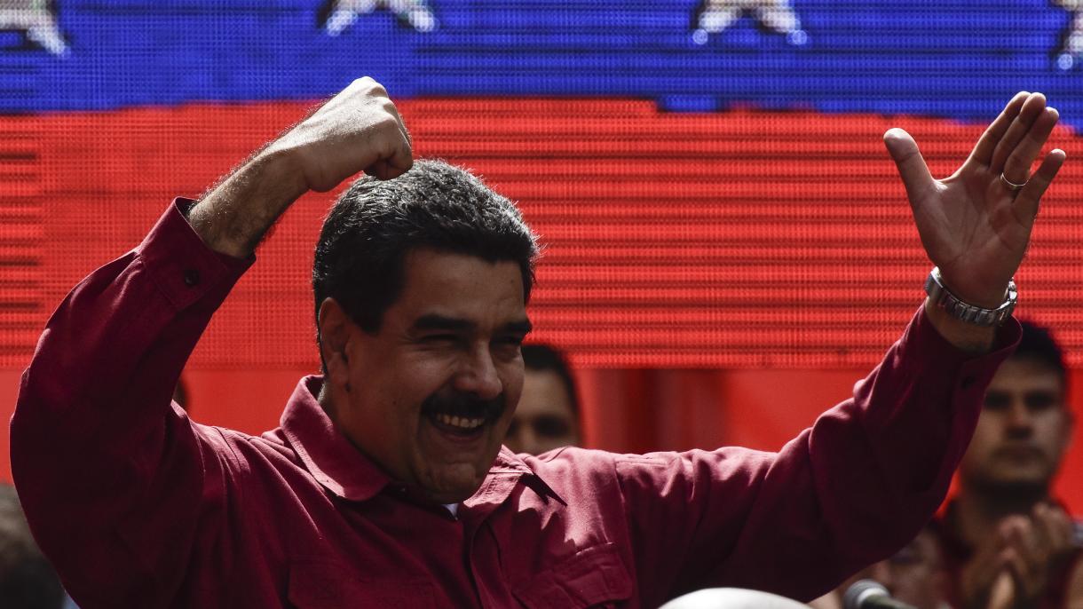 دیدار مادورو با جمعی از نظامیان ونزوئلا
