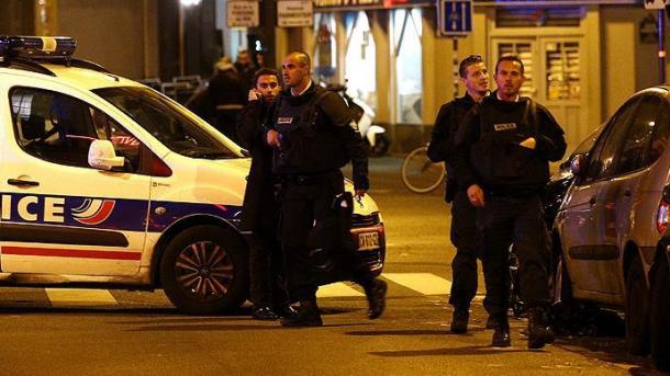 حمله با تفنگ شکاری به اتوبوس حامل توریستها  در فرانسه