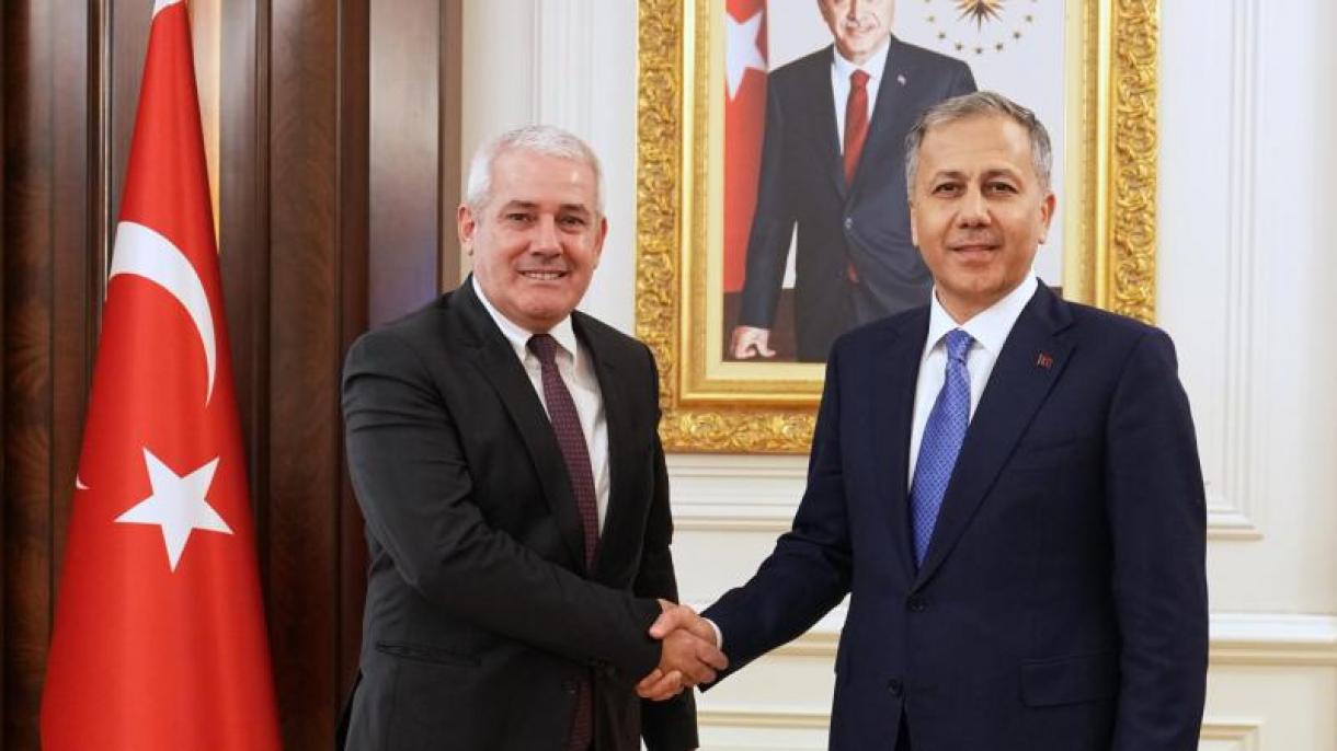 内政部长耶利卡亚会见科索沃内政部长