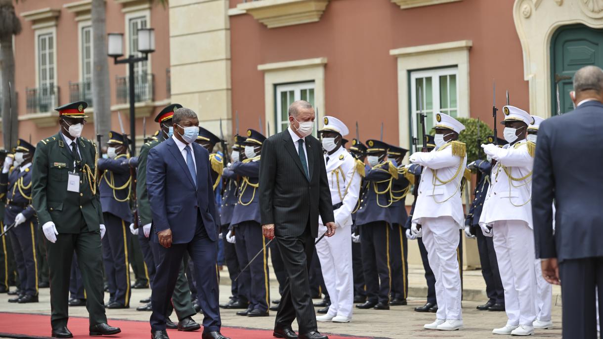 Erdogan se reúne con su homólogo angolés en Luanda