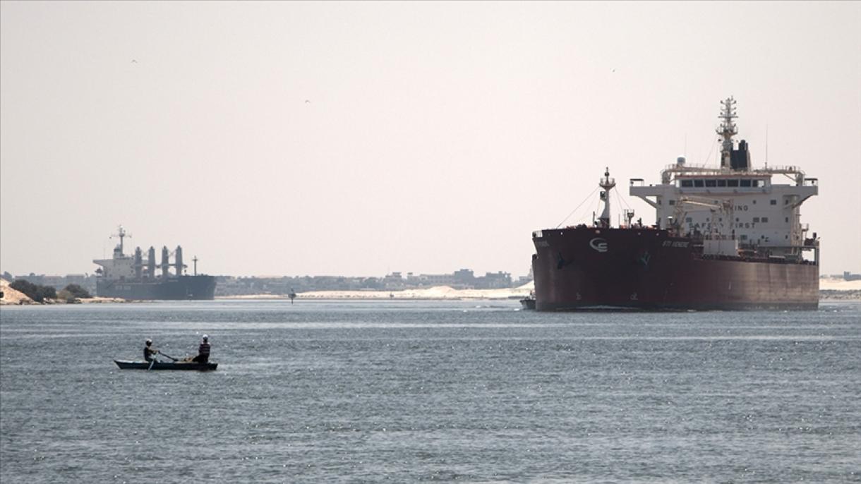 Сблъсък на танкери в Суецкия канал...