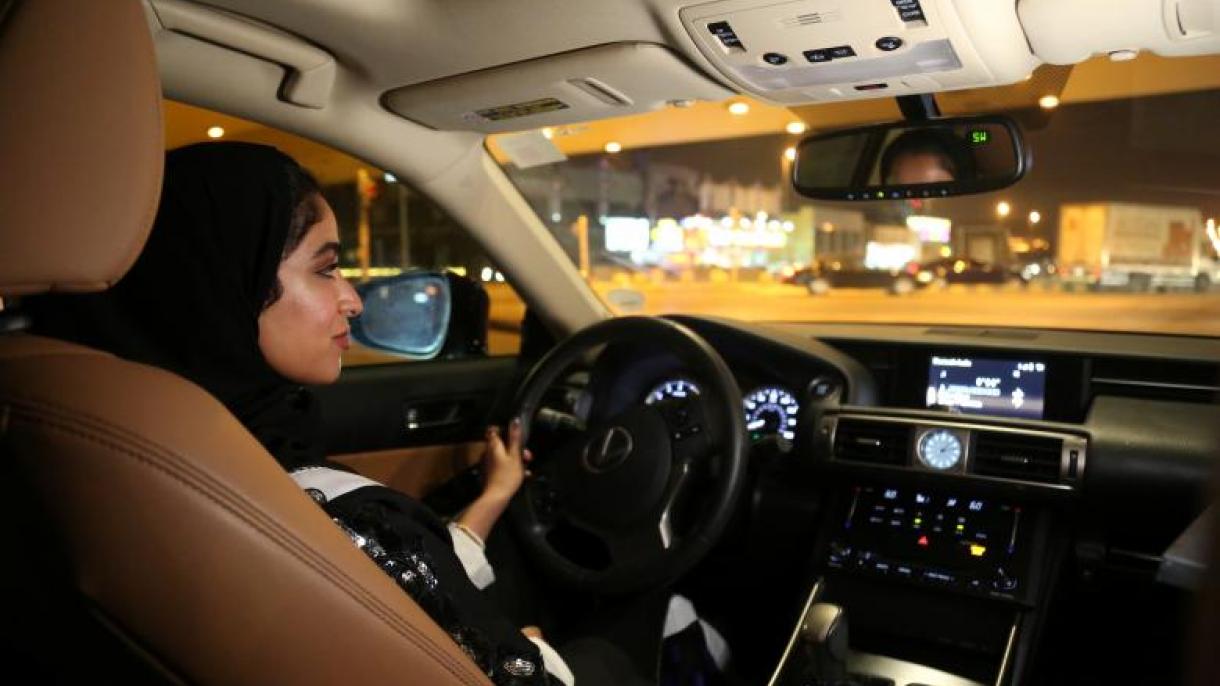 Mulheres sauditas pela primeira vez ao volante