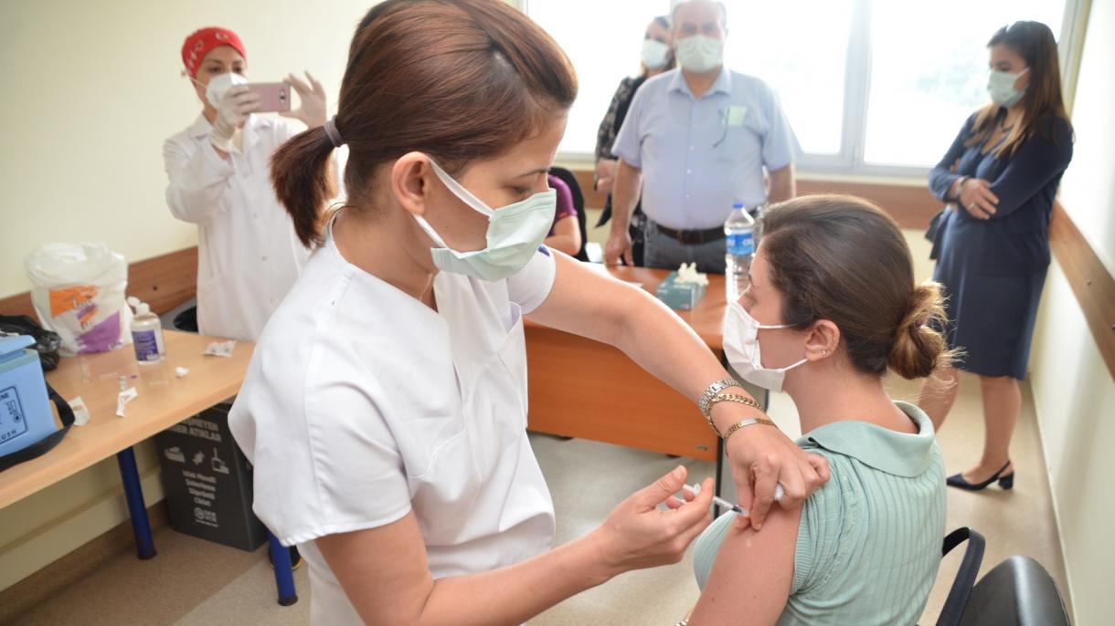 Más de un tercio de las vacunas anticovid en Turquía se han administrado en junio