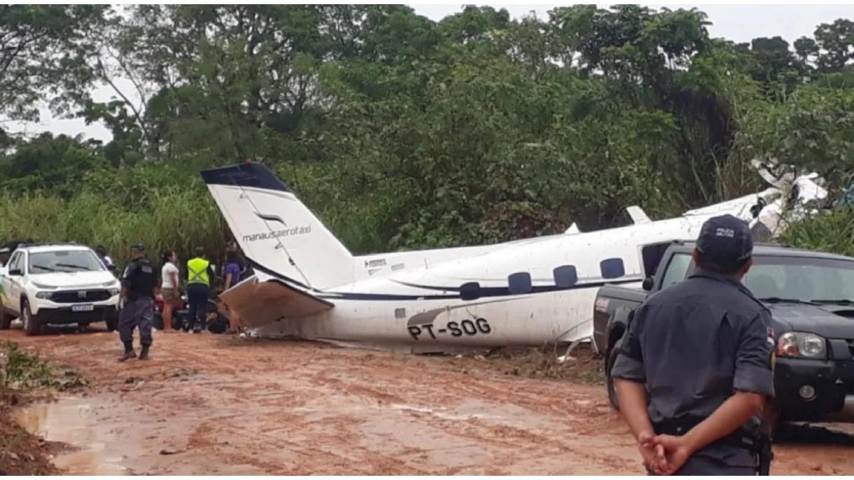 Uma avioneta caiu no Brasil causando 12 mortos