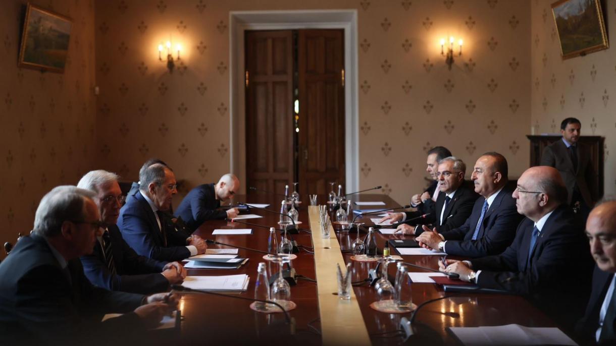 Çavuşoğlu è in visita in Russia per il vertice quadripartito sulla Siria