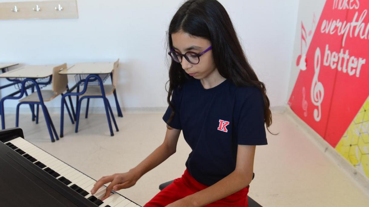 土耳其10岁小钢琴家获得世界第一名