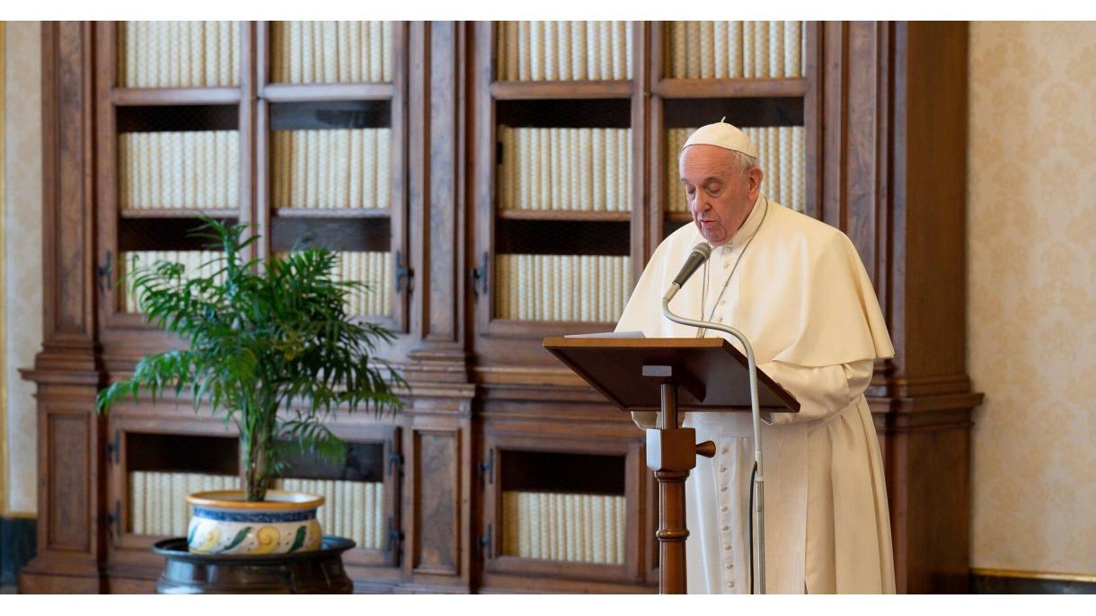 Papa Fransisk Kanadaya tövbə ziyarətinə gedib