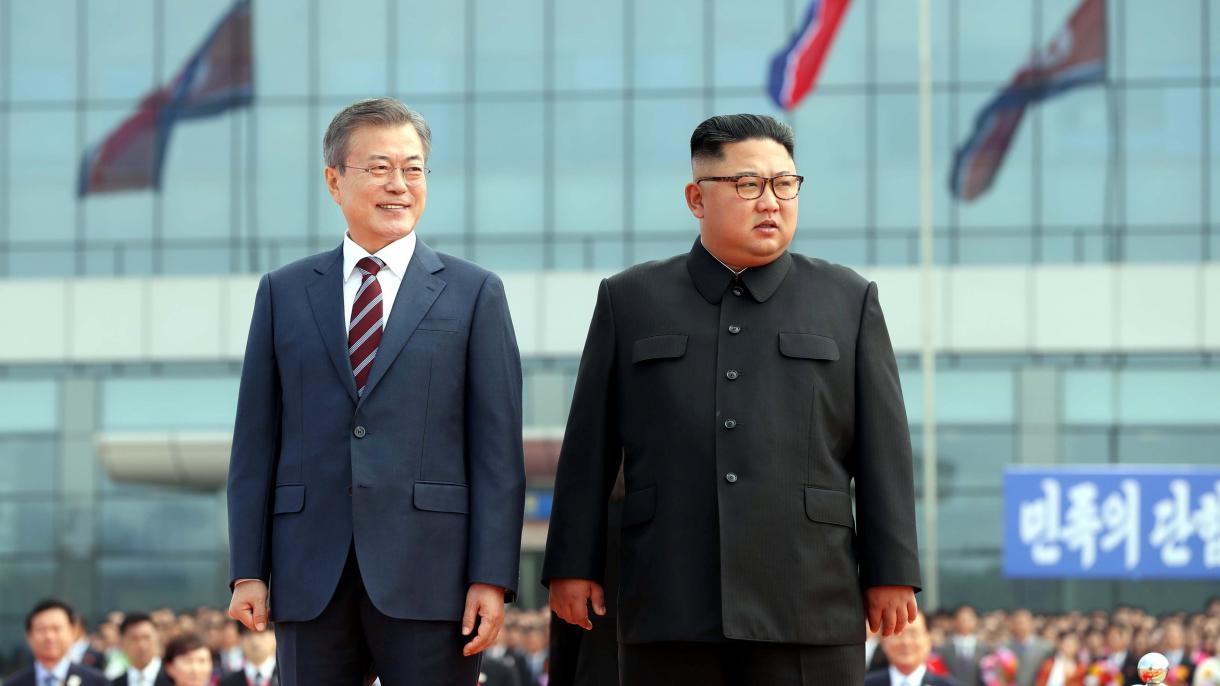 Moon Jae-in-Kim Jong-un2.jpg