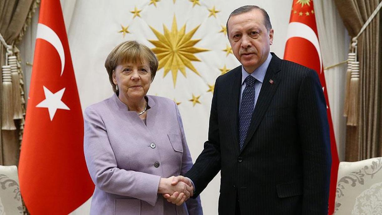 Erdogan e Merkel sottolineano l'importanza di combattere insieme contro il terrorismo