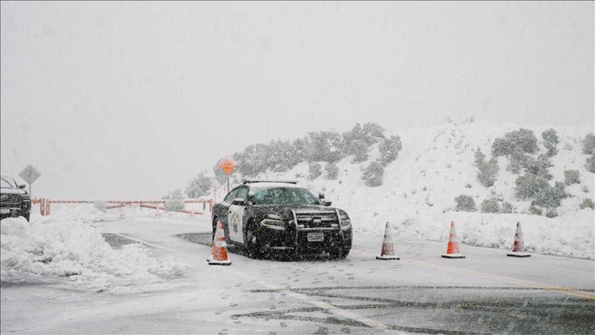 امریکہ:ریاست کیلیفورنیا میں شدید برف باری،انتظامیہ نے ہنگامی حالت نافذ کر دی