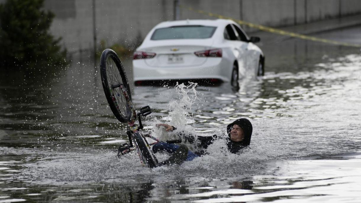 美国内华达州拉斯维加斯暴雨引发洪水