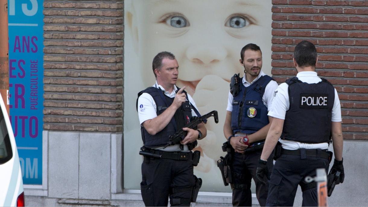 Belgiumban két rendőrt sebesített meg egy támadó