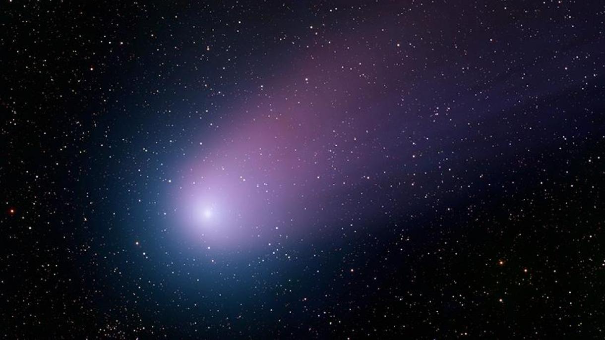 罕见美丽彗星出现在马拉蒂亚天空