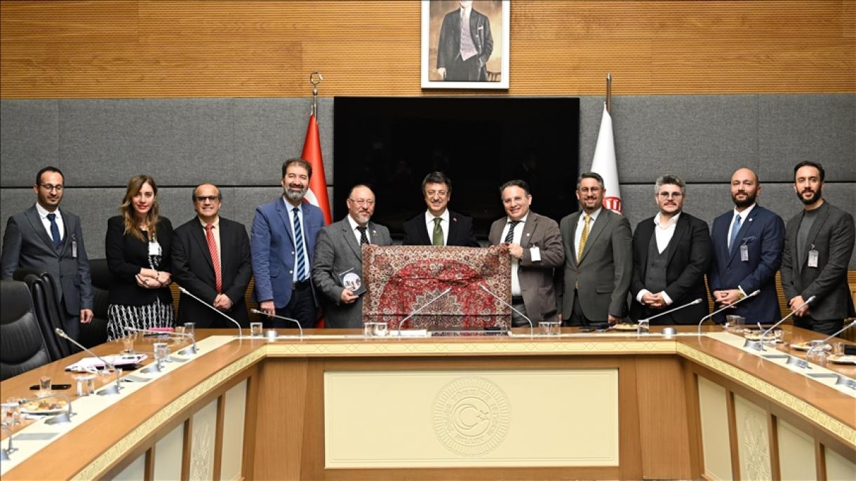 رئیس گروه دوستی پارلمانی ترکیه و ایران با جمعی از مشاوران سرمایه‌گذاری ایرانی دیدار کرد