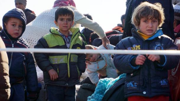 Tejet juttat a szíriai gyereknek az Európai Unió