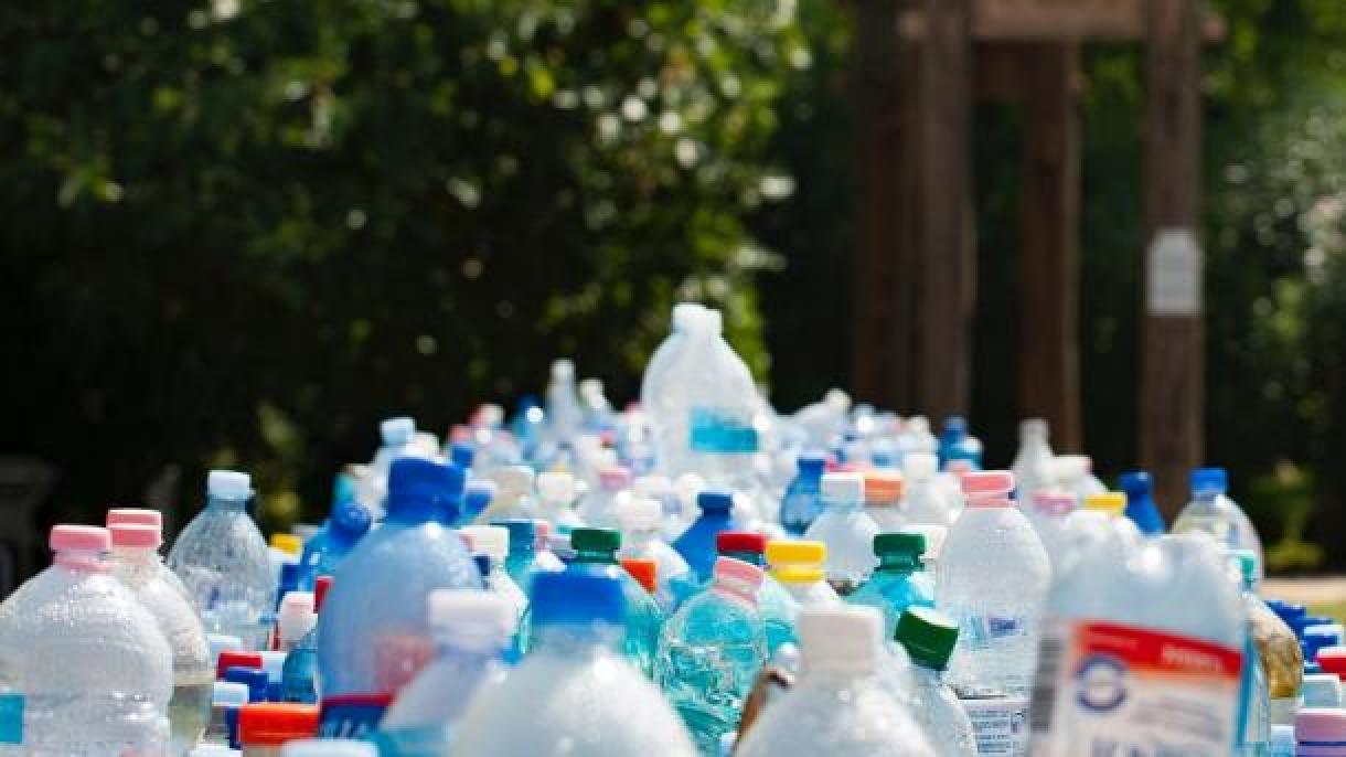 بوتل های سازگار با محیط زیست جایگزین بوتل های پلاستیکی