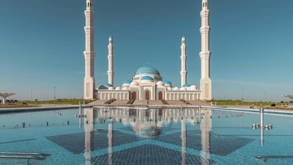 Nur Sultan Büyük Camii Kazakistan1.jpg