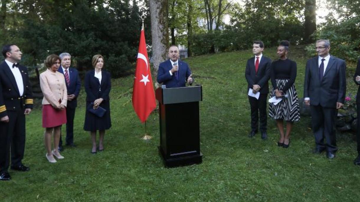 Çavuşoğlu: "Respublikamızın banilərini və bütün şəhidlərimizi rəhmət və minnətdarlıqla yad edirəm"