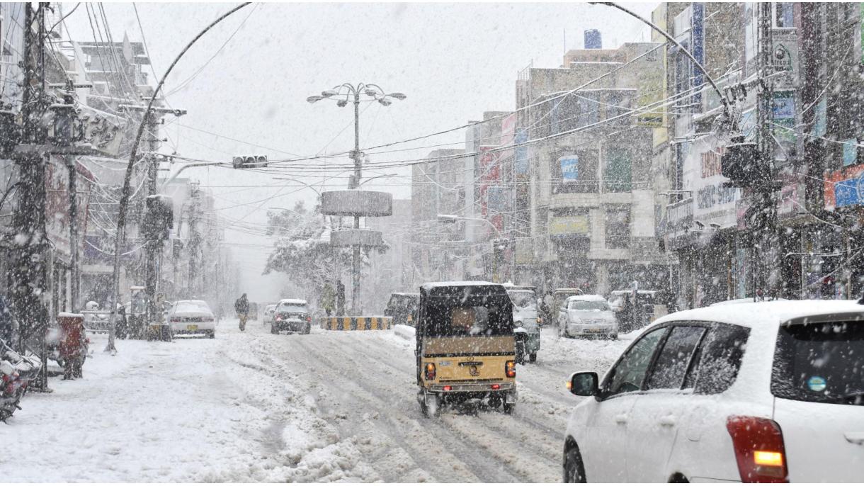 La pérdida de vidas aumenta en Pakistán donde la nieve y las fuertes lluvias son efectivas