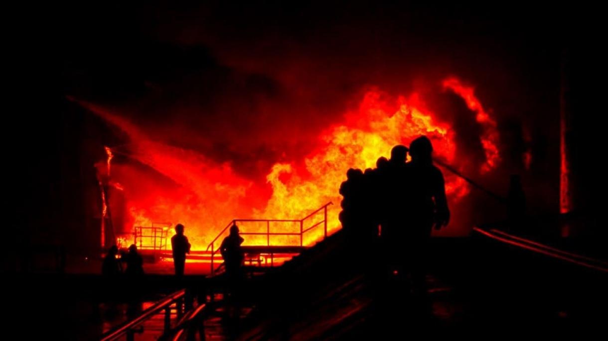 Пожар в петролна база в Русия...