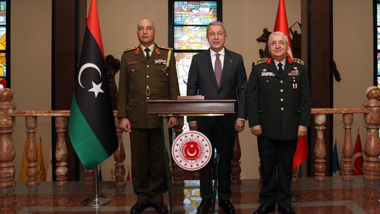 Хулуси Акар се срещна с началника на Генералния щаб на Либия  Мохамед ал-Хадад