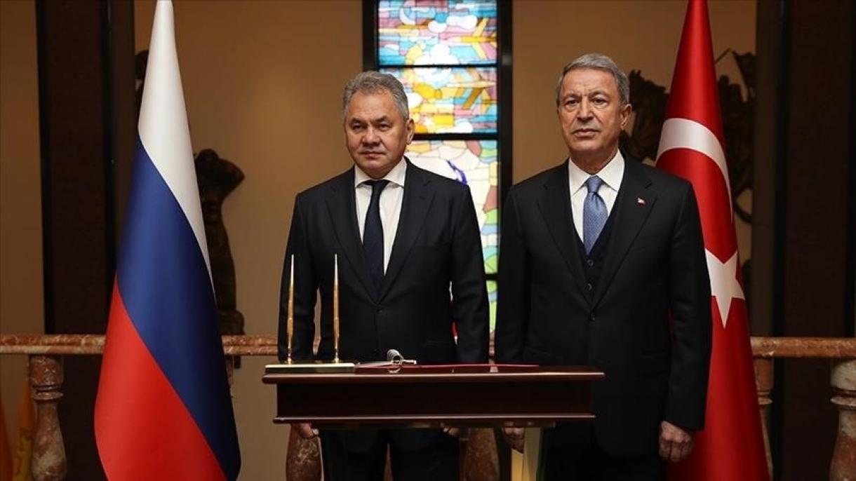 گفت‌وگوی تلفنی وزیران دفاع ترکیه و روسیه