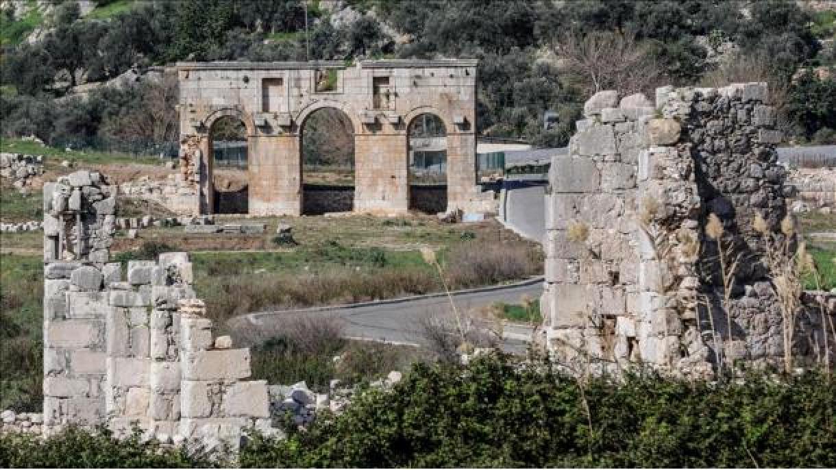 Patarada tağın 2 häykäl tabıldı