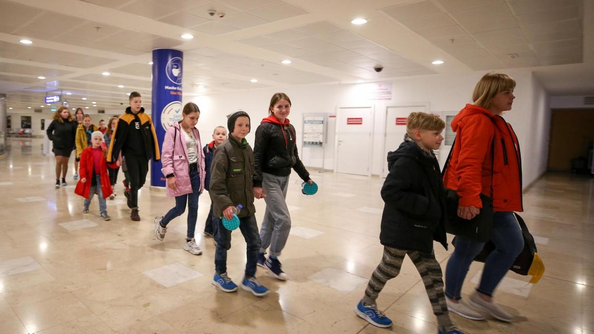 Ուկրաինացի ուսուցիչներ Անթալիայում կամավոր դասեր են տալիս 340 ուկրաինացի երեխաների