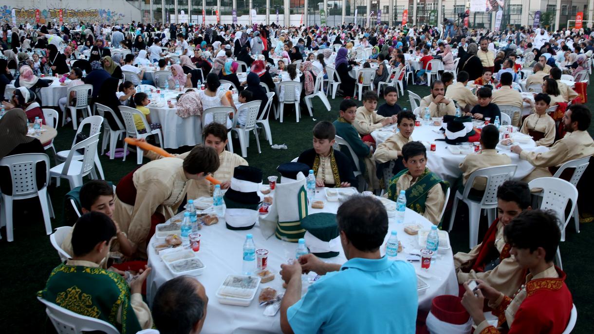 برنامه ویژه افطاری به مناسبت روز جهانی ایتام در استانبول