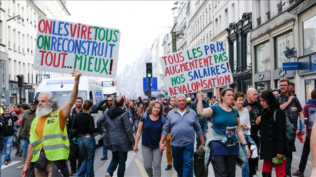 Más de 140.000 personas se unen a protestas en París contra el aumento del costo de vida