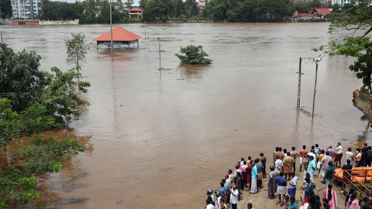印度多地遭洪水和暴风雨侵袭