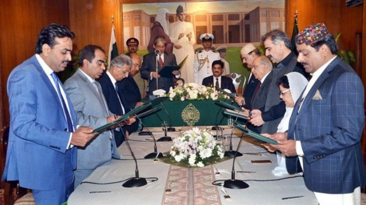 سندھ کی نئی صوبائی کابینہ کے وزراءنے حلف اٹھا لیا