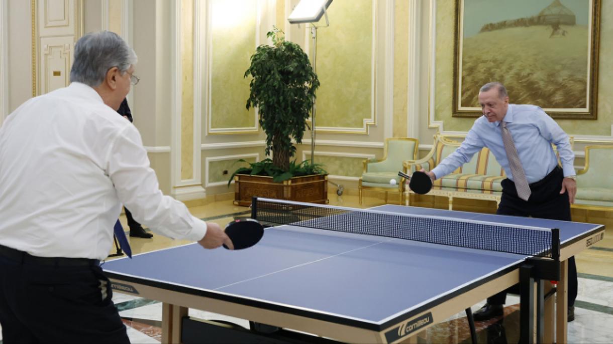 土哈两国元首打乒乓球