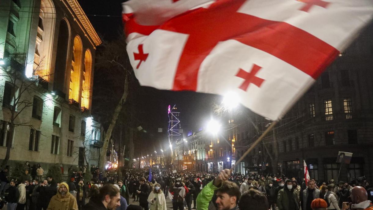 След протестите управляващата партия в Грузия оттегля спорния законопроект