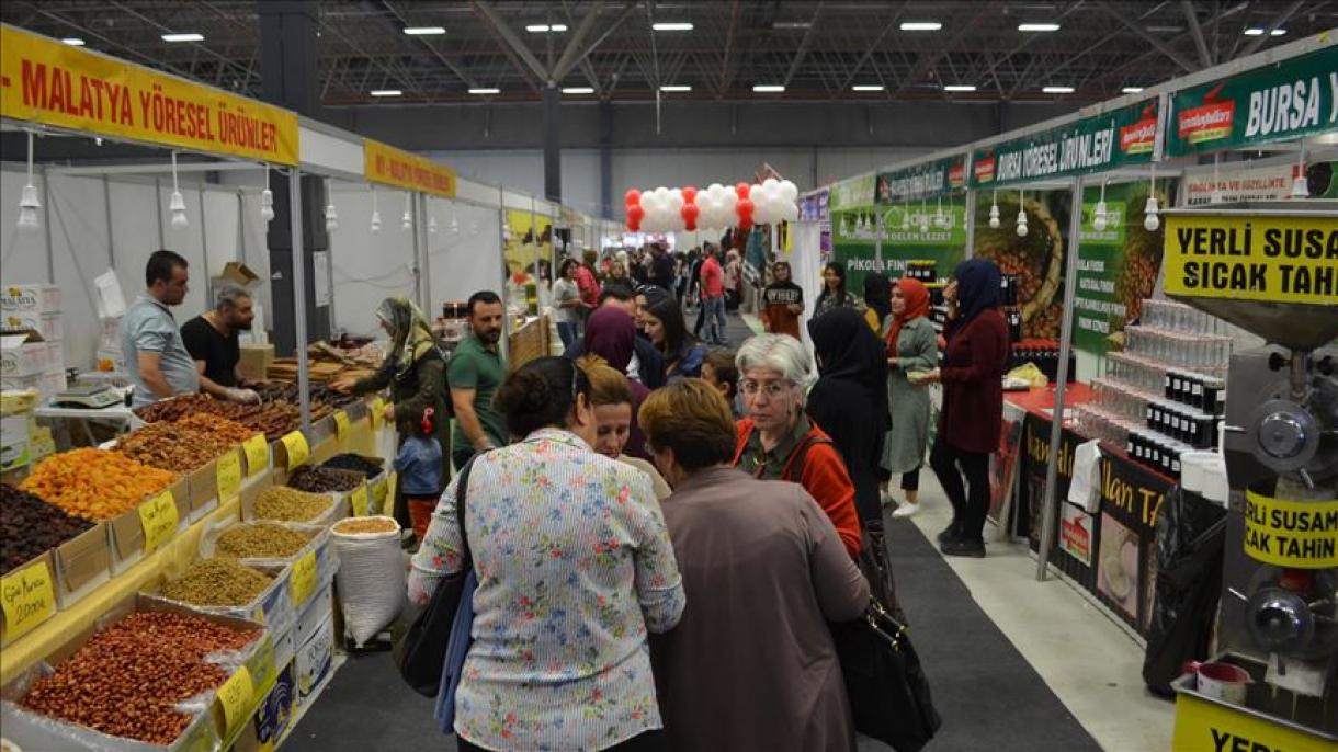 نمایشگاه سوغات و هدایا در وان ترکیه گشایش یافت