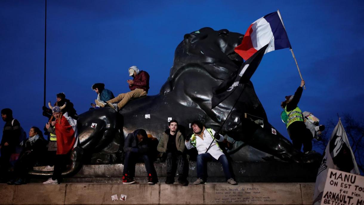 Las protestas contra reforma de jubilación de Macron llenan las calles de varias ciudades francesas