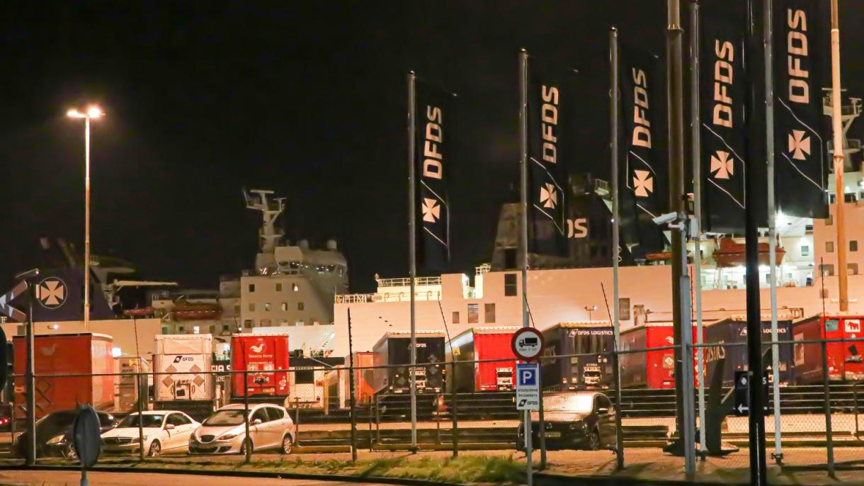 25 нелегални мигранти са открити в хладилен контейнер на борда на товарен кораб