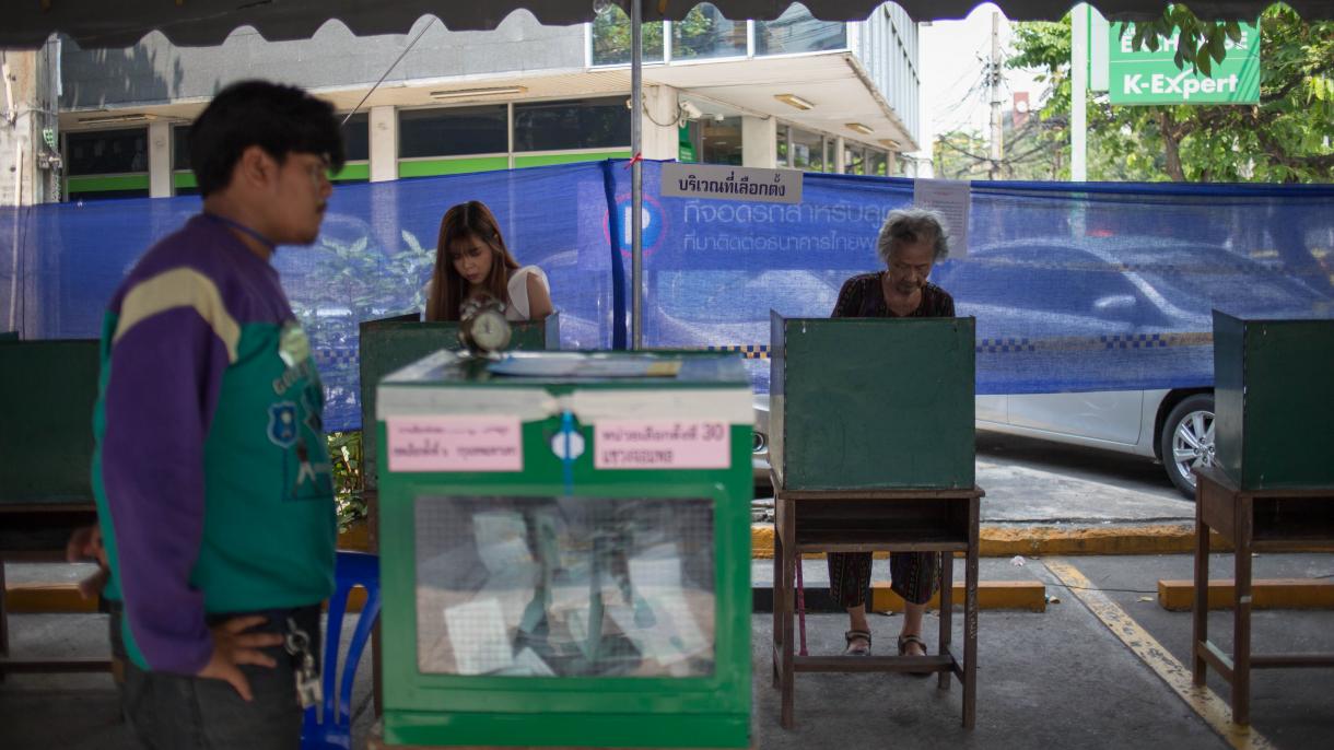Tailandda parlament seçkiləri keçirilir