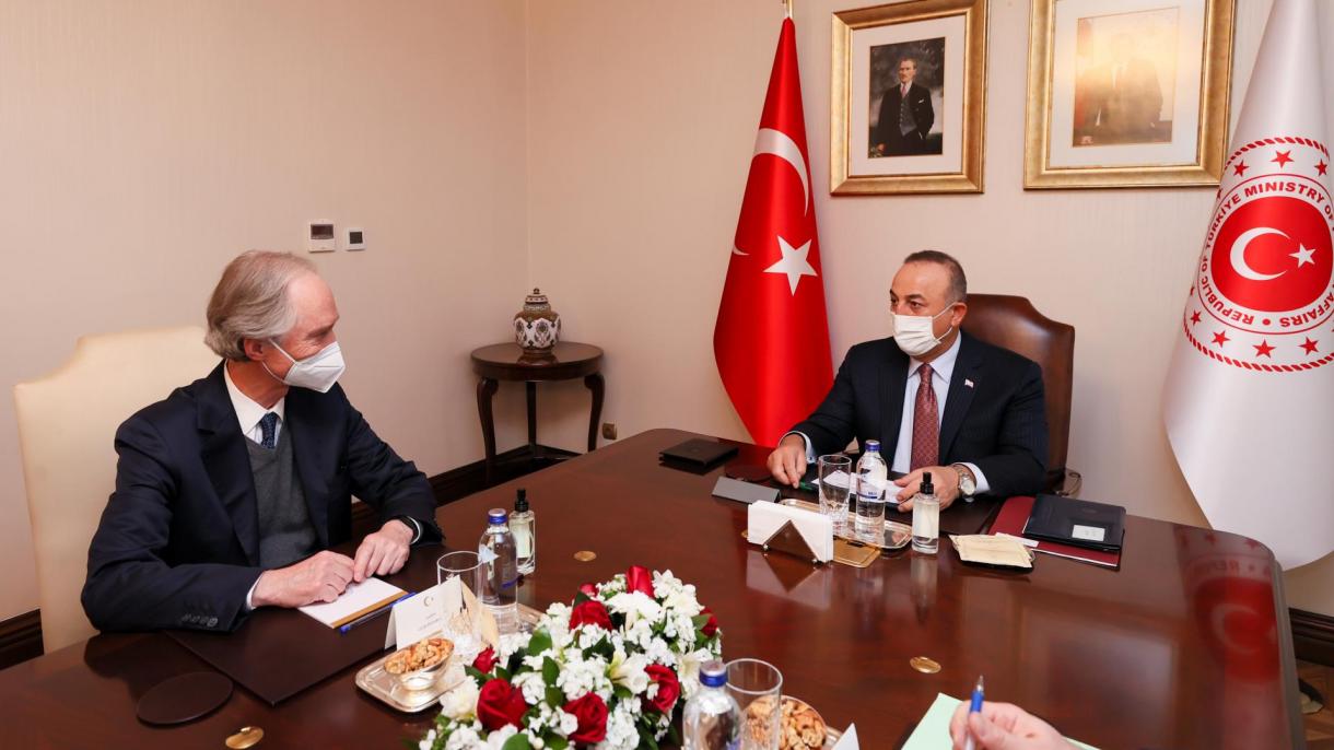 Çavuşoglu evalúa con Pedersen el proceso del Comité Constitucional de Siria