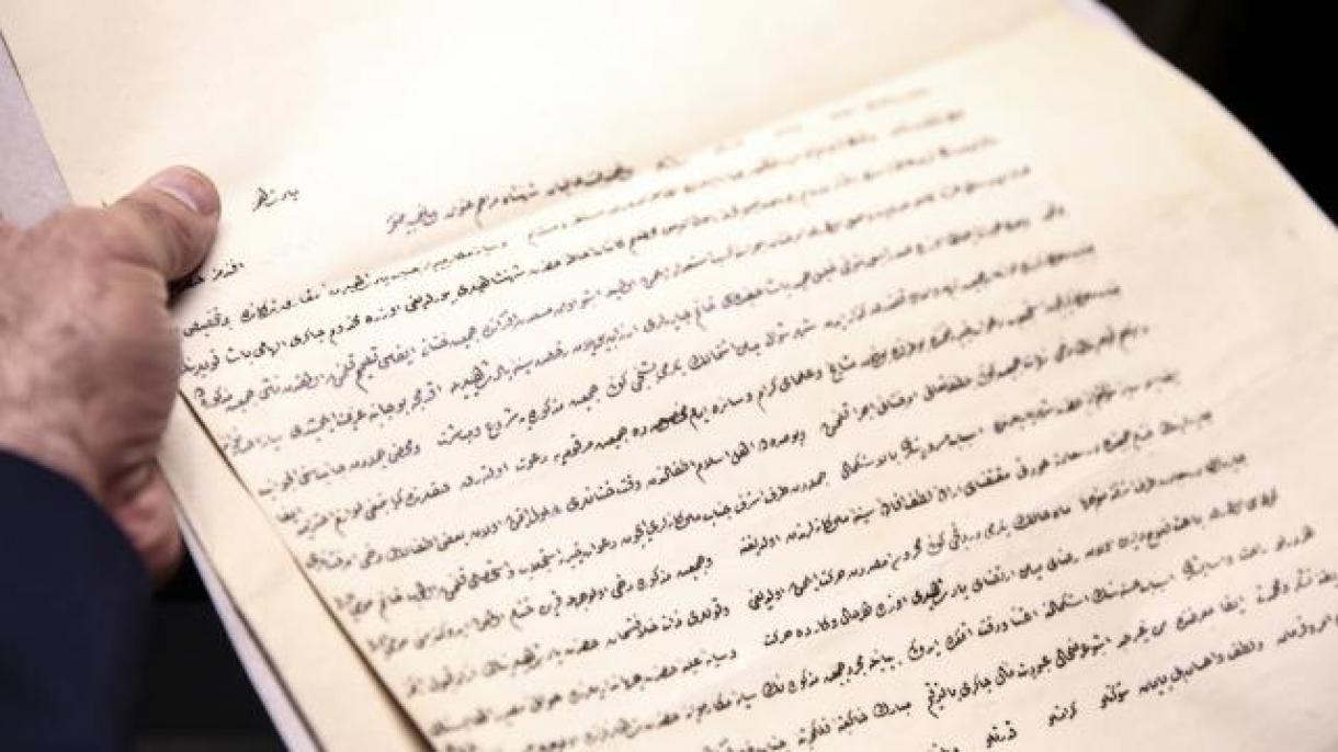 Presidente de Argelia pide a Francia que devuelva los archivos otomanos robados