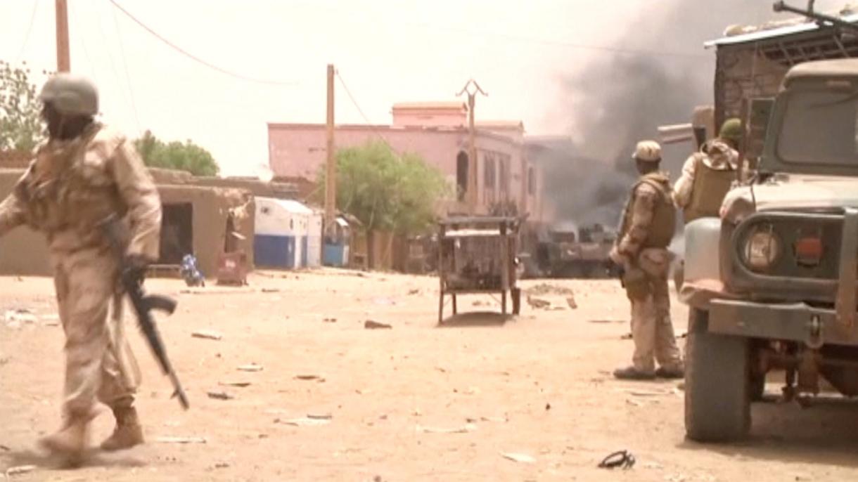 مالی:فرانسیسی فوجیوں پر کار بم حملہ 4 افراد ہلاک،درجنوں زخمی